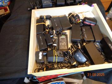  voedingen 220vac naar 12vdc diverse amperage beschikbaar voor biedingen