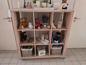 Mag dringend weg! kast(kleding, boeken,..op wieltjes, Weba beschikbaar voor biedingen
