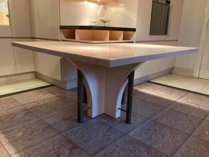 Table de cuisine en marbre rose tendre, Maison & Meubles, Tables | Tables de salon, Comme neuf, Enlèvement