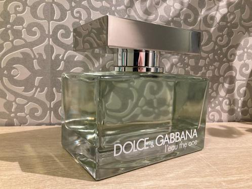factice geant eau the one Dolce & Gabanna, Bijoux, Sacs & Beauté, Beauté | Parfums, Comme neuf, Enlèvement