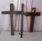 3 vieux crucifix en bois, Enlèvement ou Envoi