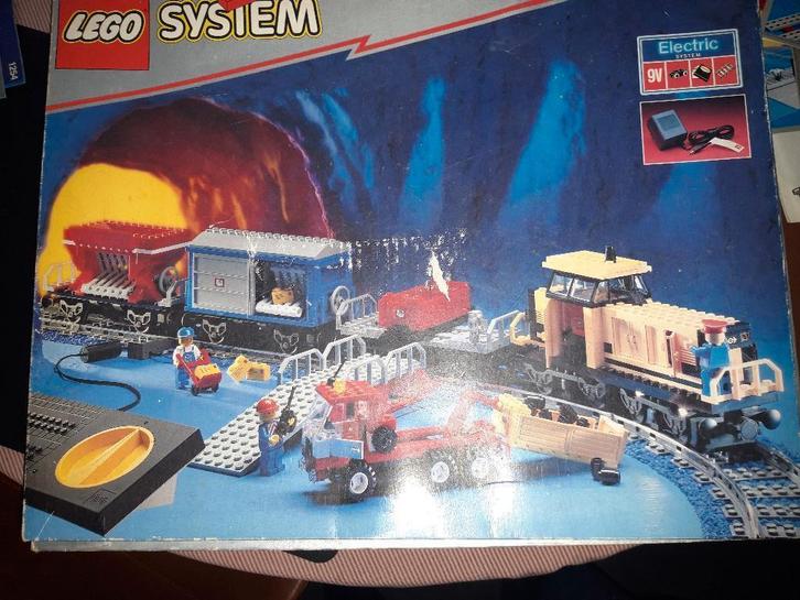 lego trein station spoor overweg containers diorama rails, Kinderen en Baby's, Speelgoed | Duplo en Lego, Zo goed als nieuw, Lego