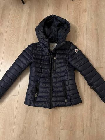 Moncler donsjack beschikbaar voor biedingen