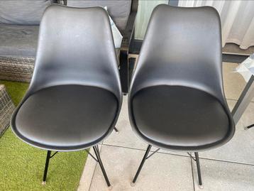 2 zwarte stoelen jysk beschikbaar voor biedingen