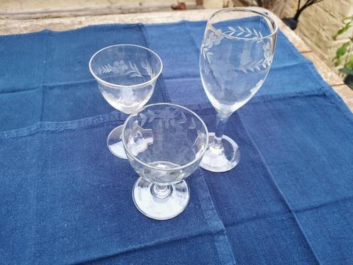 Drie Retro vintage gegraveerde wijnglazen, prijs voor de 3., Antiek en Kunst, Antiek | Glaswerk en Kristal, Ophalen of Verzenden