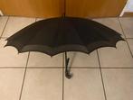 Zwarte elegante vintage paraplu, Ophalen