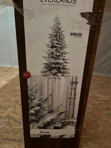 Kunstkerstboom en decoratie beschikbaar voor biedingen
