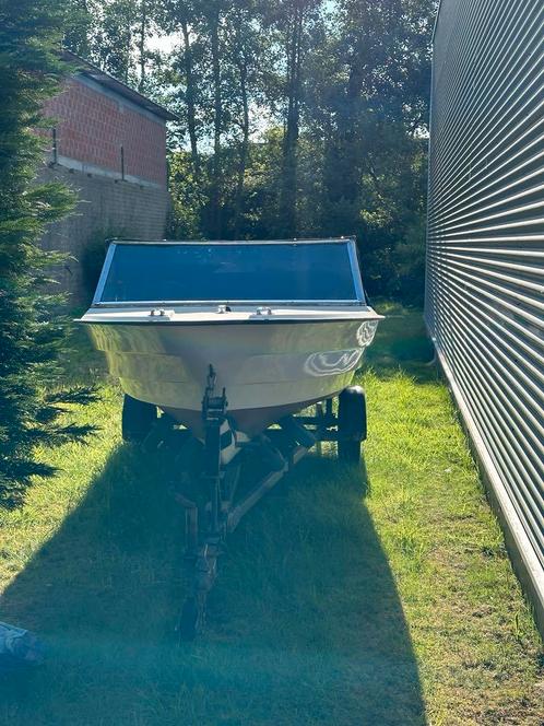 Boot met trailer, Watersport en Boten, Motorboten en Motorjachten, Gebruikt, Polyester, 6 tot 9 meter, Buitenboordmotor, Ophalen