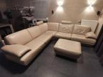 GRATIS: Hoeksalon Natuzzi 2,9m X 2,9m + poef 0,7m x 0,9m, Huis en Inrichting, Ophalen, Zo goed als nieuw