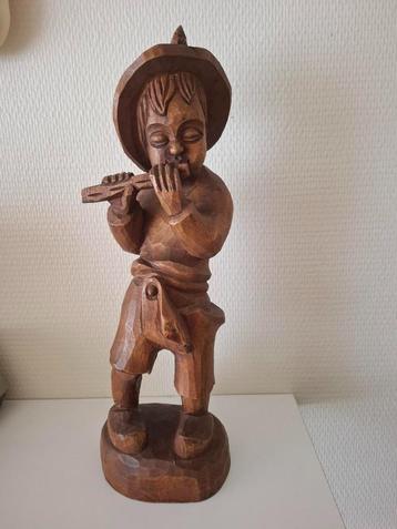 Houten beeldje houtsnijwerk beschikbaar voor biedingen