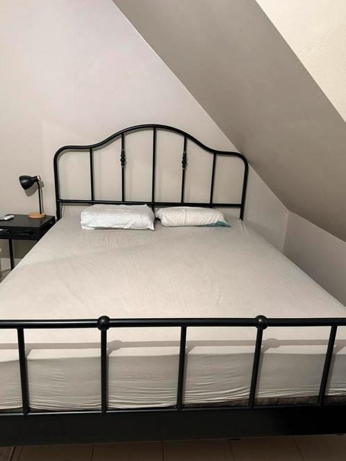 2 persoonsbed/ 160x200 / met matras erbij, Huis en Inrichting, Slaapkamer | Bedden, Zo goed als nieuw, Ophalen