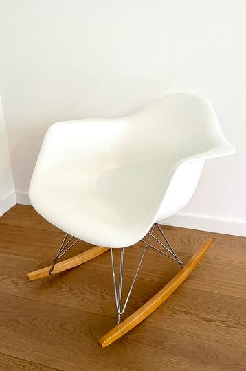 Vitra Eames RAR schommelstoel - Rocking Armchair Rod Base, Huis en Inrichting, Stoelen, Ophalen, Zo goed als nieuw