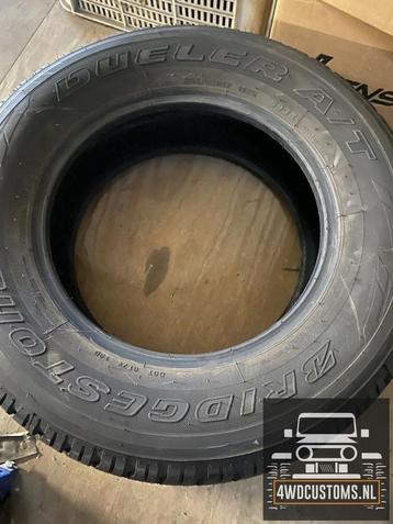 Bridgestone dueller AT 265/65/17  €110 per band  beschikbaar voor biedingen