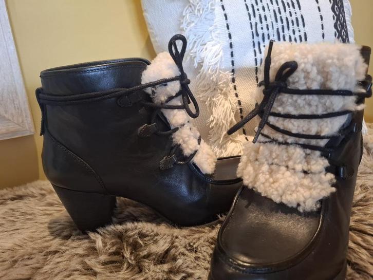 UGG prachtige kwalitatieve elegante enkellaarzen met hak, Kleding | Dames, Schoenen, Gedragen, Zwart, Ophalen of Verzenden