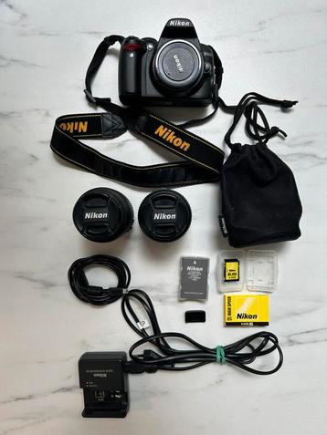Nikon D3000 camera + 2 lenzen + 2 tassen + accessoires beschikbaar voor biedingen