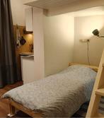 Bed 90cmx200 cm + lattenbodem + matras, Ophalen, 90 cm, Eenpersoons, Beige