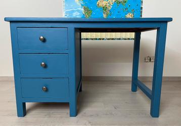 Klein bureau met 3 grote lades: vintage beschikbaar voor biedingen