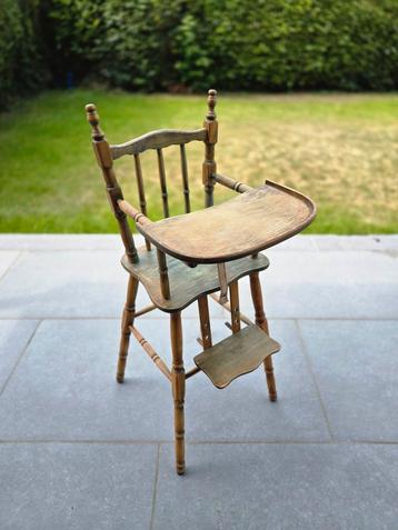 Retro houten kinderstoel beschikbaar voor biedingen