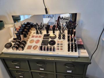 Make-up display Mii beschikbaar voor biedingen