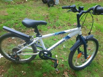 Jongens fiets tot ongeveer 8 jaar beschikbaar voor biedingen