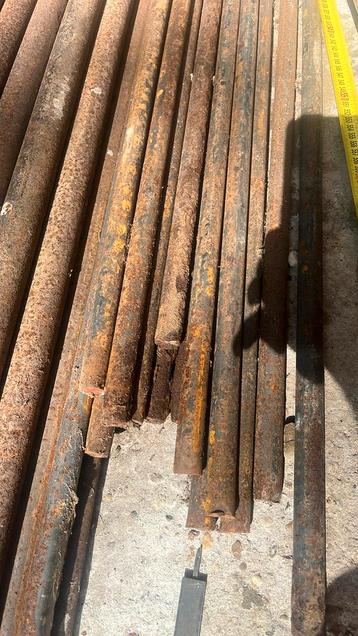 Volle metalen lengsels beschikbaar voor biedingen