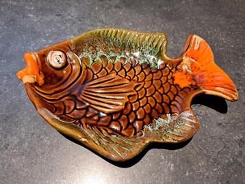 Vis uit geglazuurd keramiek beschikbaar voor biedingen