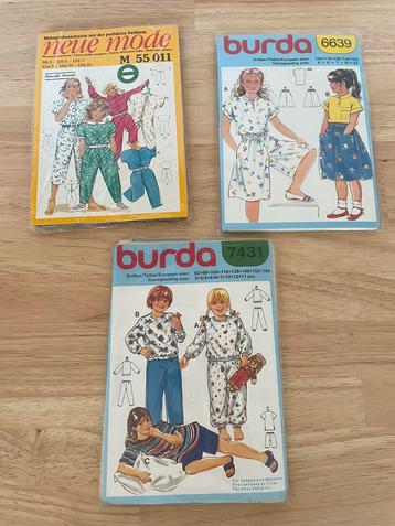 Lot vintage naaipatronen voor meisjes disponible aux enchères