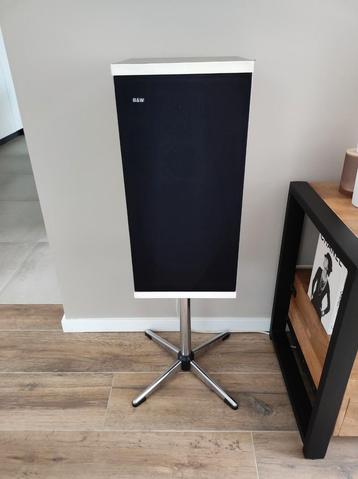 Een paar DM4-staande luidsprekers van Bowers en Wilkins beschikbaar voor biedingen