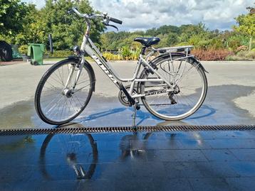 Dames fiets beschikbaar voor biedingen