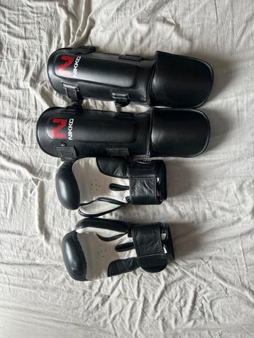 Gants et protège-tibias Nikko, Taille M, Enlèvement, Comme neuf, Équipement d'arts martiaux