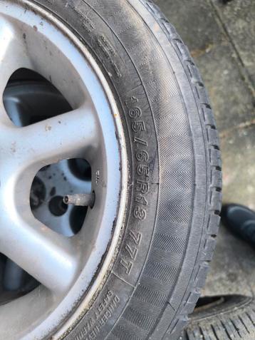5 Peugot velgen + band  beschikbaar voor biedingen