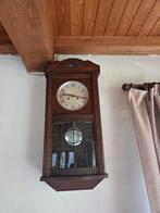 Antieke houten klok met opwindmogelijkheid, Ophalen