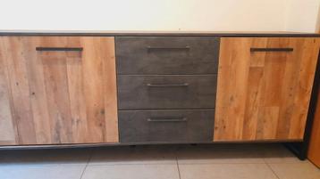 Dressoir bruin zwart 2m20, slechts 3 maand gebruikt.