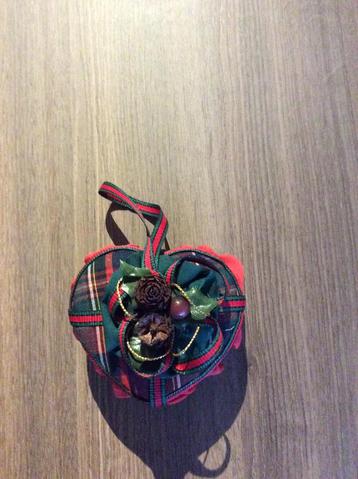 Kerstversiering hartje beschikbaar voor biedingen