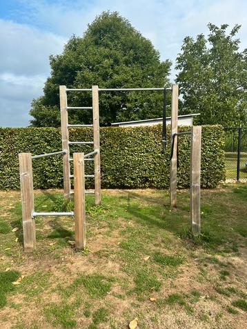 Outdoor - calisthenics k-sport rek - bezig met afbreken beschikbaar voor biedingen