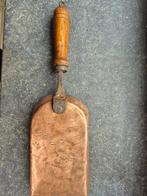 Oude koperen kolenschep, Enlèvement