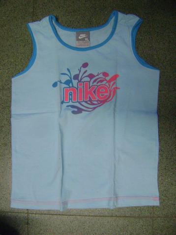 nouveau haut NIKE en taille 122-128, Neuf, NIKE, Enlèvement ou Envoi, Chemise ou À manches longues