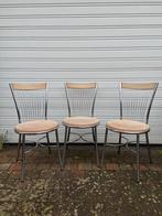 3 sympathiques chaises, Maison & Meubles, Chaises, Bois