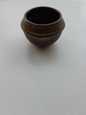 Koperen potje disponible aux enchères