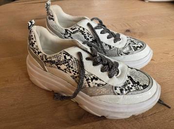 Sneakers maat 41 beschikbaar voor biedingen