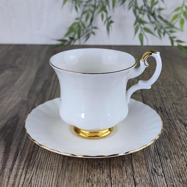 Royal Albert Val d´Or Dameskop & Schotel, Antiek en Kunst, Antiek | Servies los, Ophalen of Verzenden