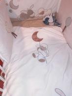 Babybed met bedbekleding, Kinderen en Baby's, Ophalen, Zo goed als nieuw, Minder dan 140 cm, Matras