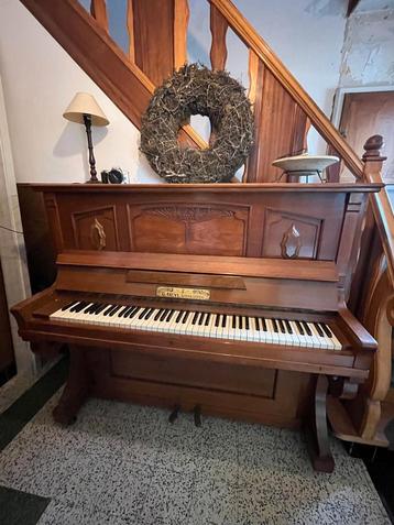 Piano  beschikbaar voor biedingen