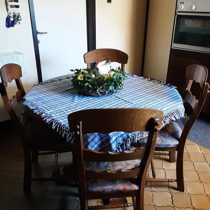 4 eiken stoelen en een ronde tafel., Huis en Inrichting, Tafels | Eettafels, Zo goed als nieuw, Vier personen, Rond, Eikenhout