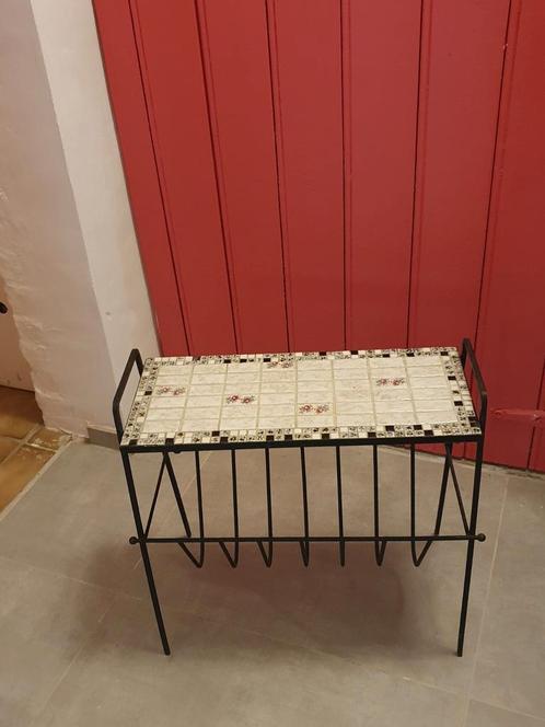 Vintage krantenhouder, Huis en Inrichting, Woonaccessoires | Krantenbakken en Lectuurbakken, Zo goed als nieuw, Ophalen