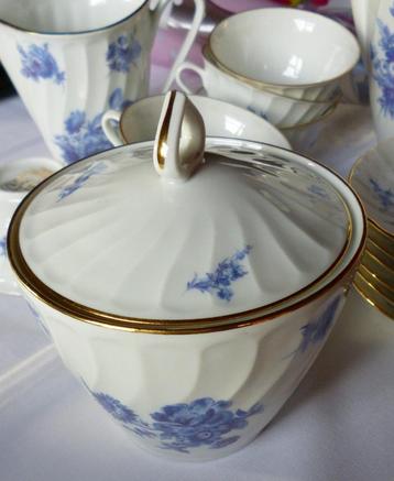 porseleinen koffieservies beschikbaar voor biedingen