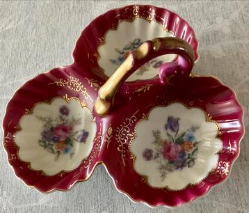 Porcelaine exceptionnelle avec des motifs floraux réalistes disponible aux enchères