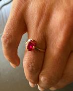 ring maat 54 18 karaat geel goud- 1.26 ct.tw. Robijn, Handtassen en Accessoires, Antieke sieraden, Ophalen, Goud, Ring, Met edelsteen