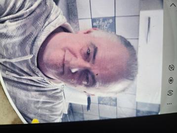 70 goed uitziende man zoek langs deze weg contact beschikbaar voor biedingen