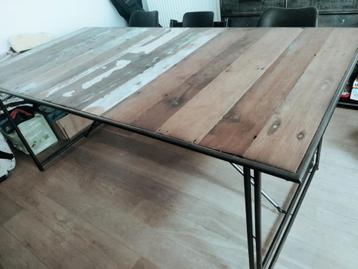 Table salle-à-manger style industriel beschikbaar voor biedingen
